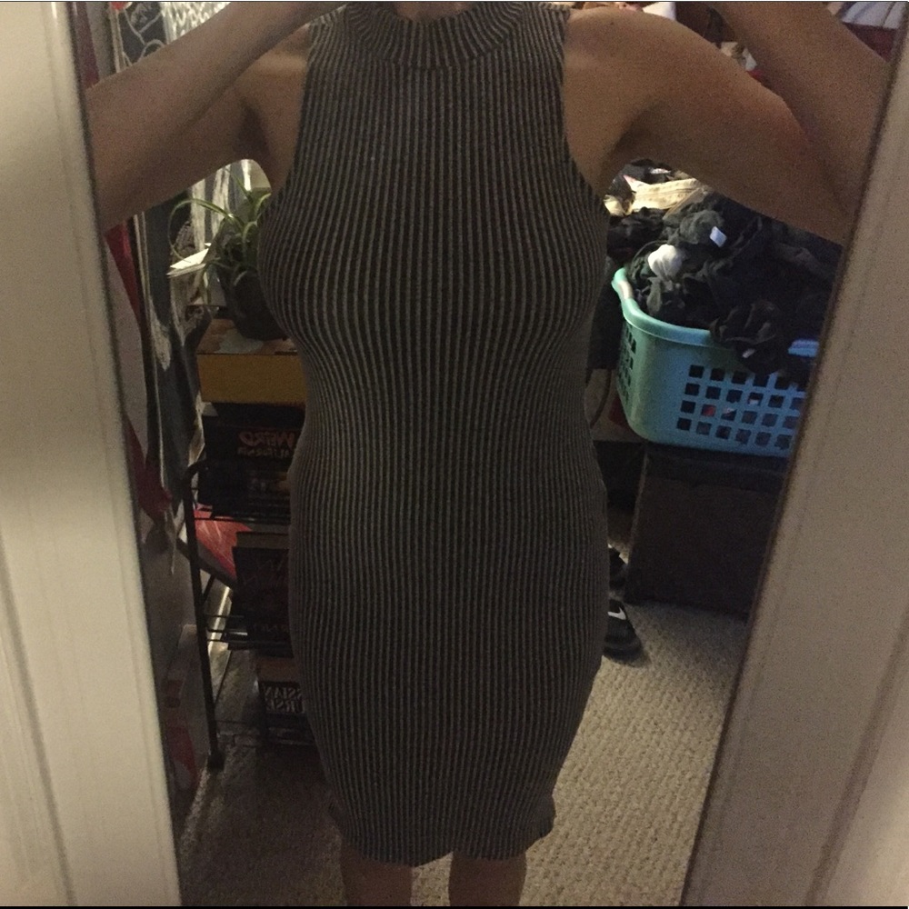 A+ Ellen Bodycon Dress - Picture 8 of 8